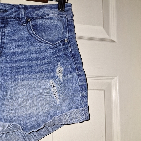 Refuge distressed jean shorts size 2 - Picture 3 of 5